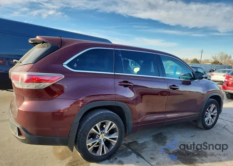 2015 Toyota Highlander Le z USA, uszkodzony, nr VIN 5TDBKRFHXFS105705